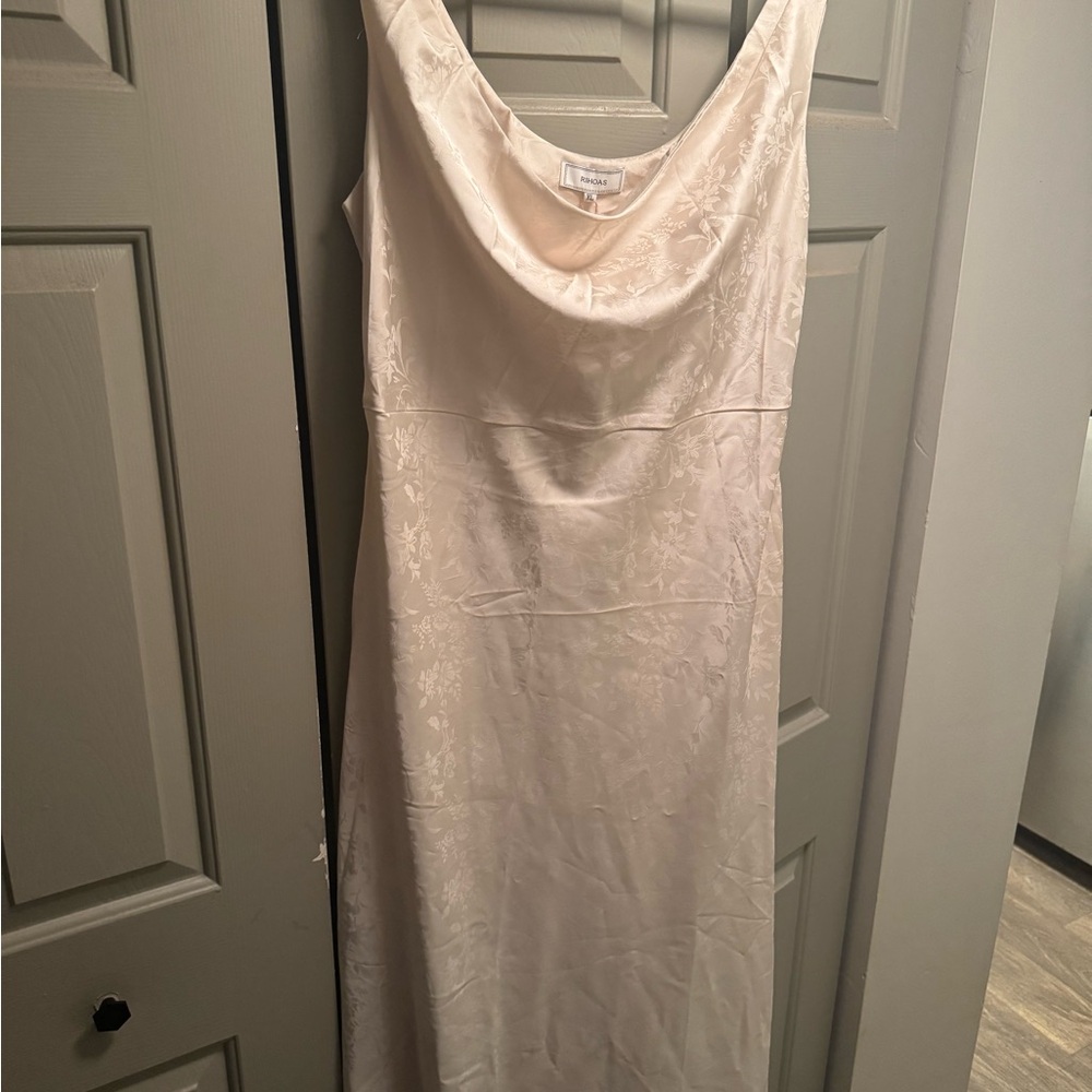 Rihoas Elegant Ivory Sleeveless Dress